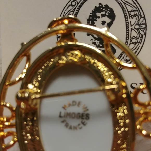 Limoges Limited Edition Little Pleasures Pill Box and Brooch - Picture 10 of 12